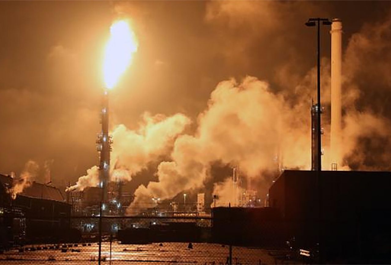 Buknuo požar u najvećoj rafineriji u Europi