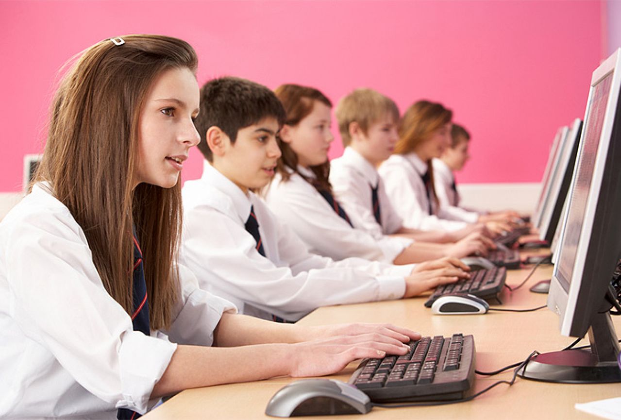 Osnovna škola u Tomislavgradu dobila telekomunikacijsku mrežnu opremu