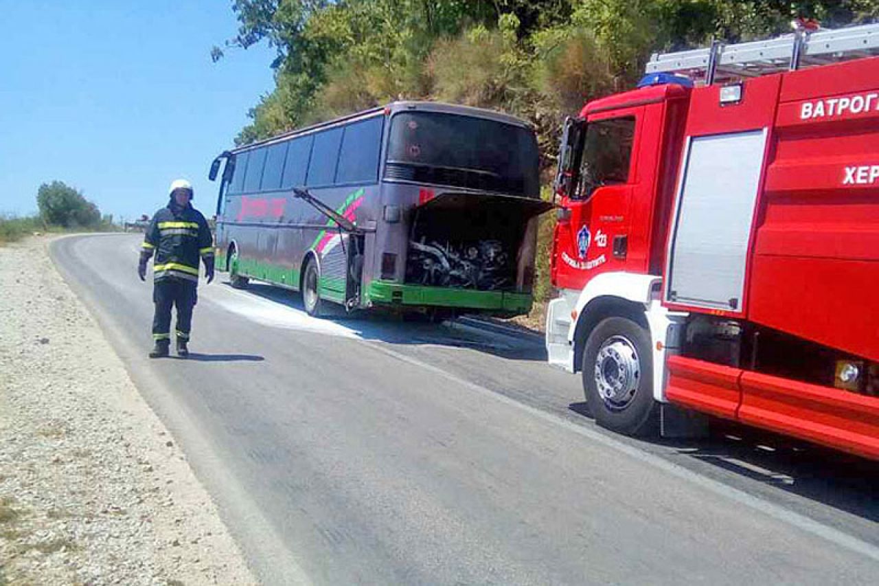 Herceg Novi: Zapalio se autobus s dvadesetak putnika iz Hercegovine