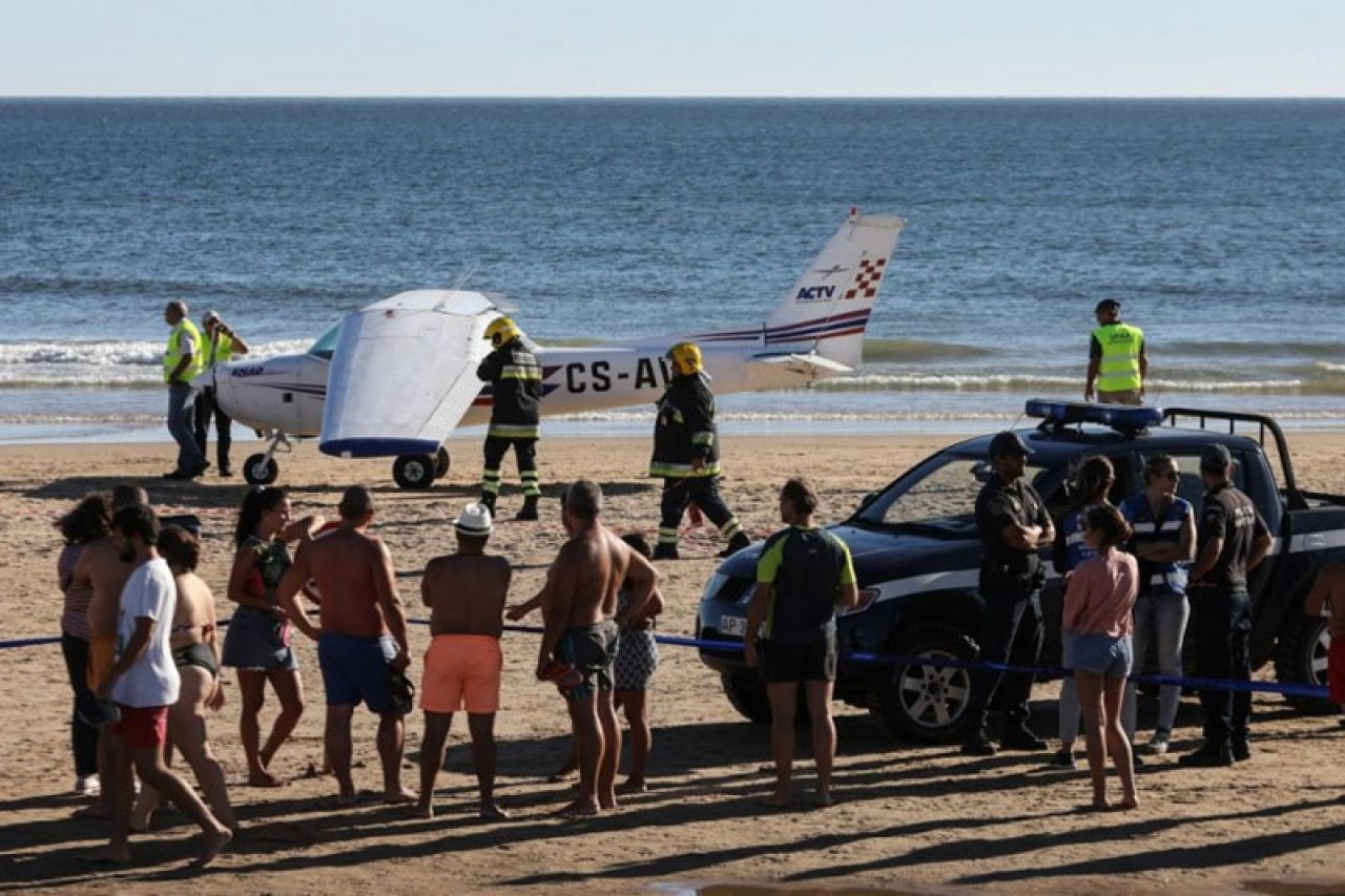 Avion pao na plažu i ubio dvoje kupača