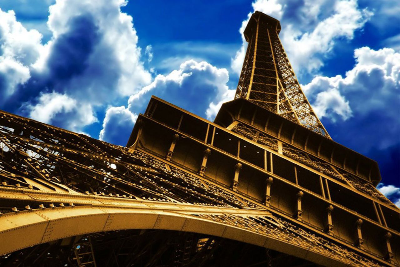 Zbog navijača sa nožem evakuiran Eiffelov toranj 