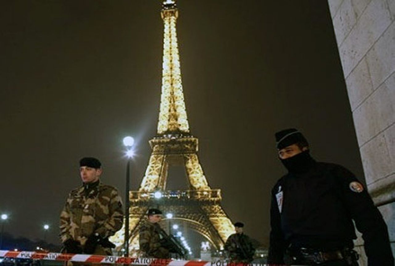 Napad na Eiffelovom tornju je teoristički čin? 