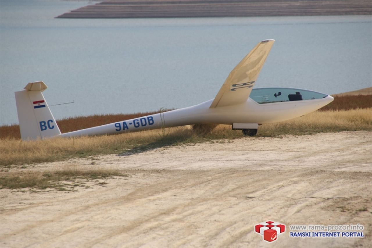 Ramsko jezero: Pala letjelica sa pilotom