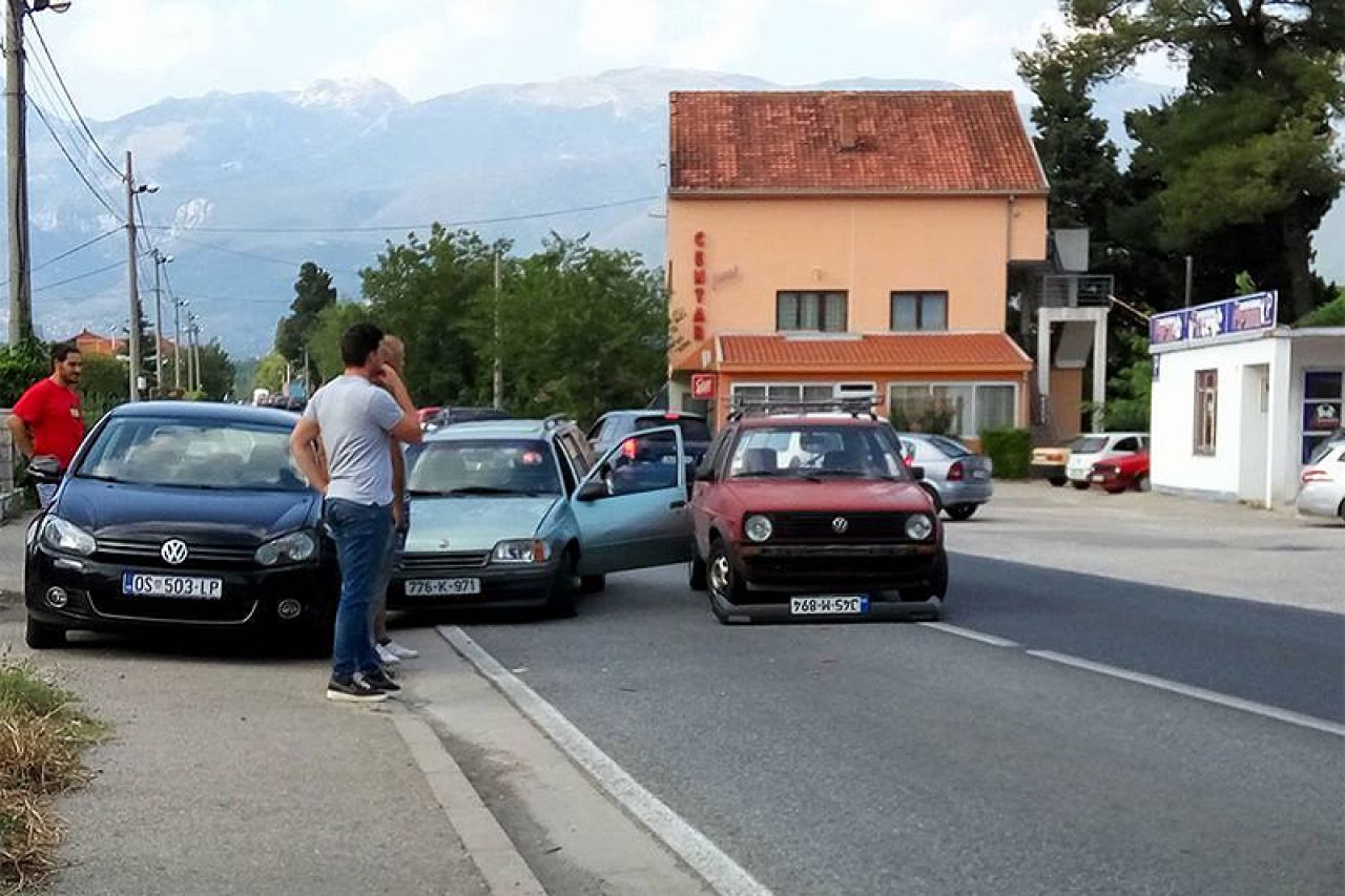 Potoci: Sudar tri automobila na izlazu iz Mostara