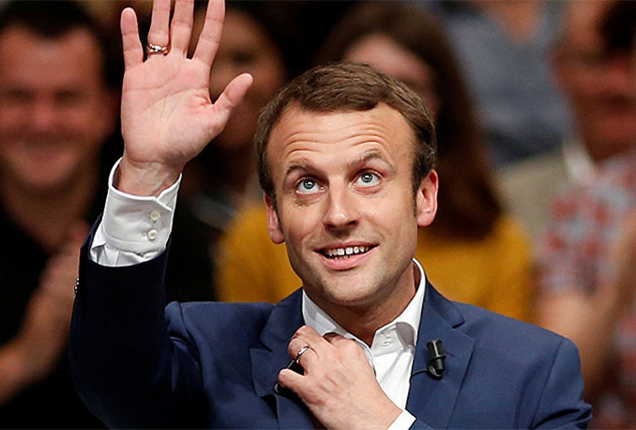 Macron na meti kritika jer želi uspostaviti funkciju prve dame Francuske