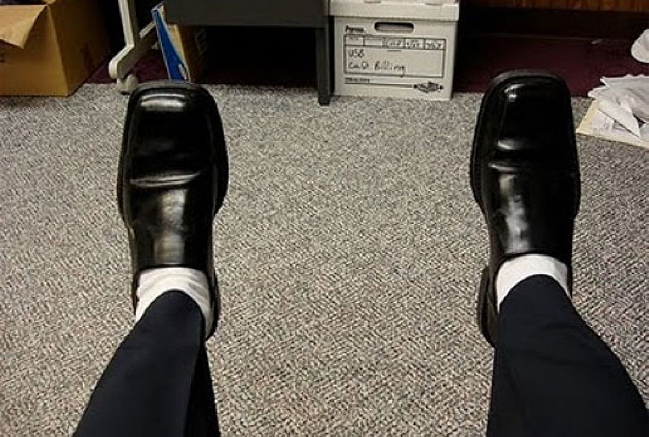 Черные туфли с белыми носками мужские