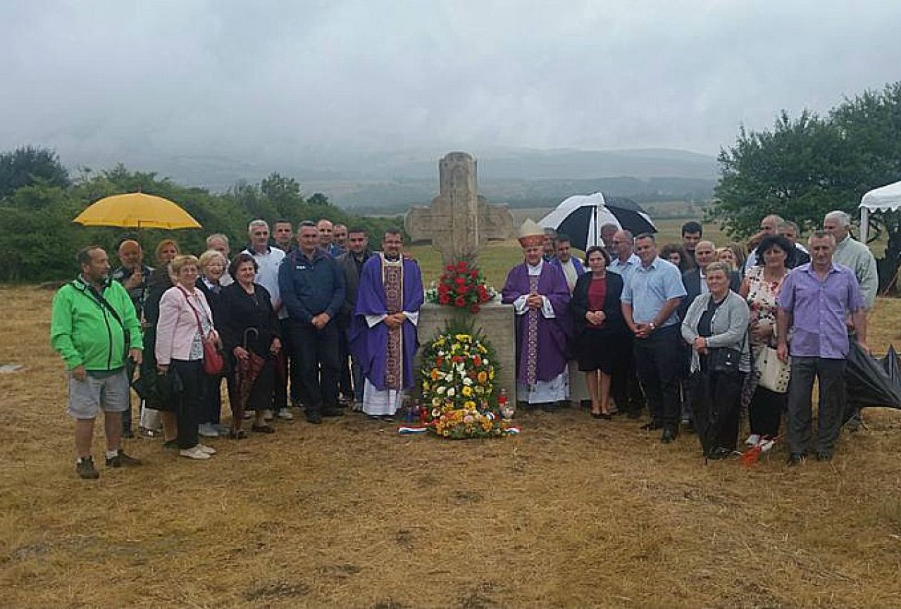 Održana komemoracija u Krnjeuši za ubijenog župnika i 240 katolika