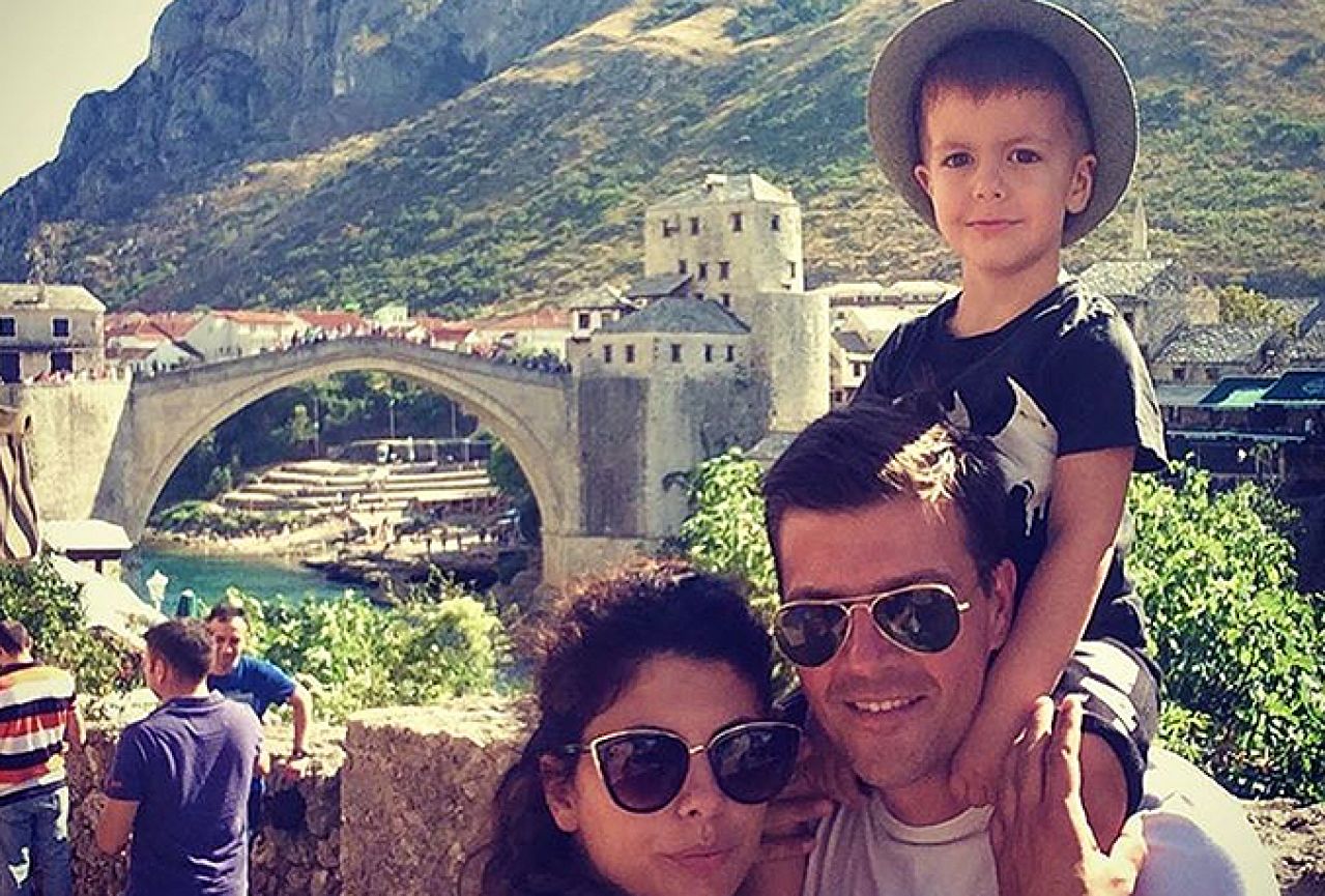 Glumac Amar Bukvić podijelio predivnu obiteljsku fotografiju iz Mostara