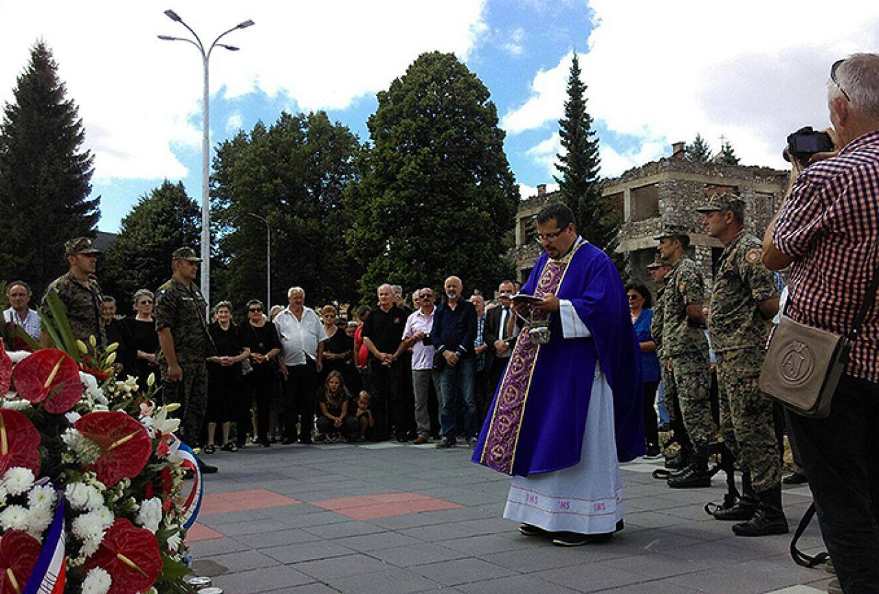 Obilježen Dan sjećanja na poginule branitelje u Bosanskom Grahovu
