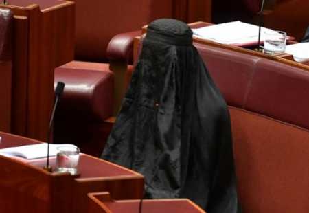 https://storage.bljesak.info/article/209236/450x310/burka-parlament-australija.jpg