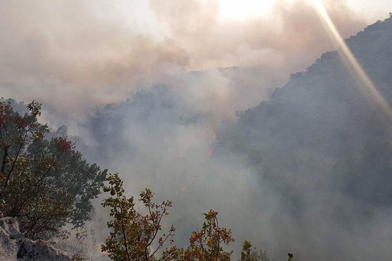 Dramatično na požarištima u Hercegovini: Traži se angažiranje helikoptera 