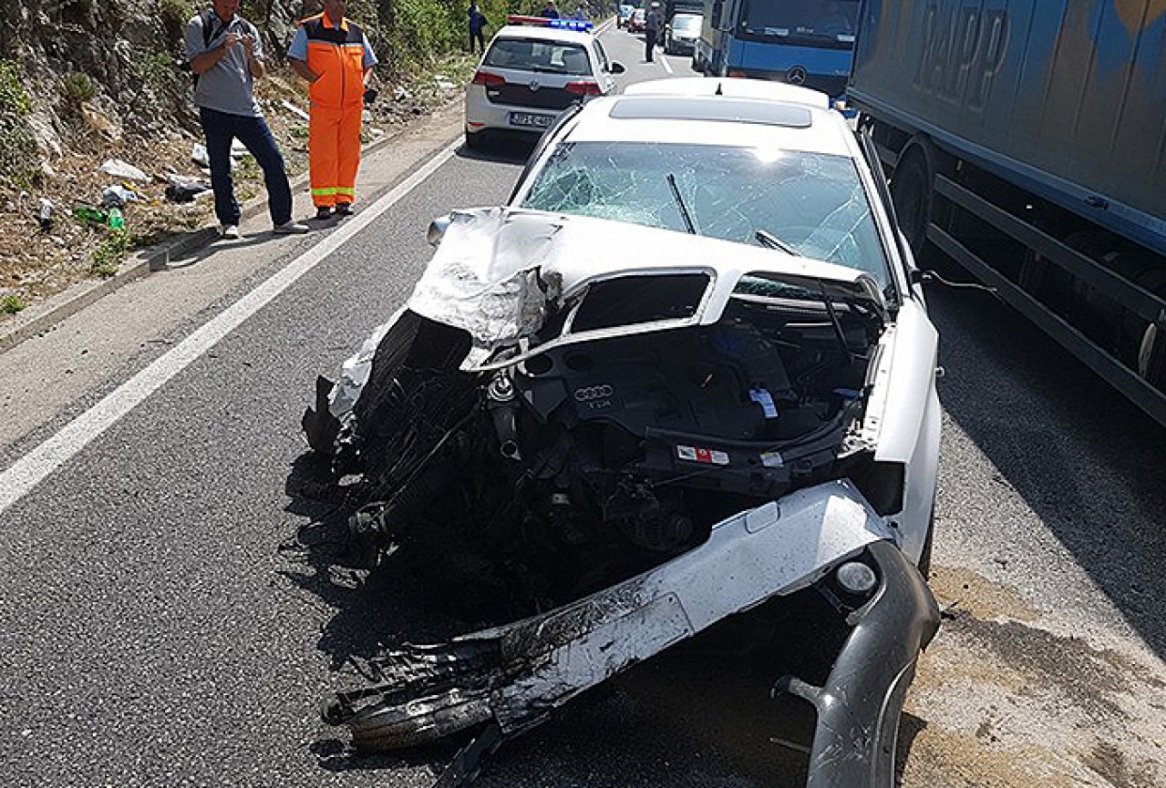Teška prometna nesreća u Salakovcu, četiri ozlijeđene osobe