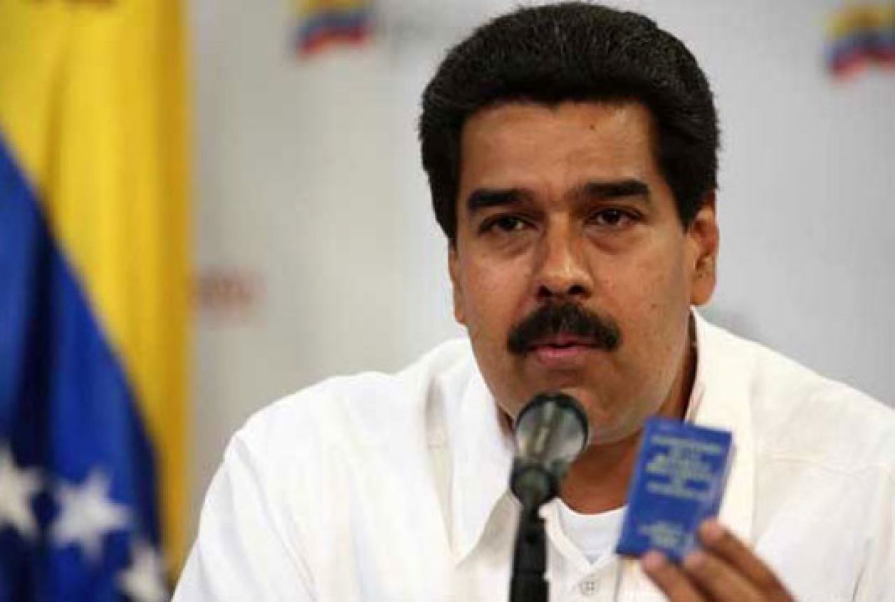 Maduro traži pomoć od pape protiv 'vojne prijetnje' SAD
