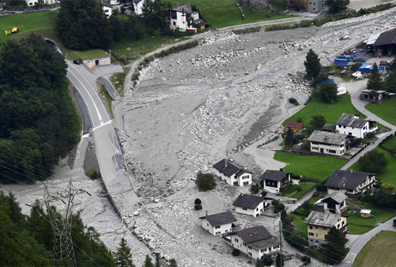 U odronu u švicarskim Alpama nestalo 14 ljudi
