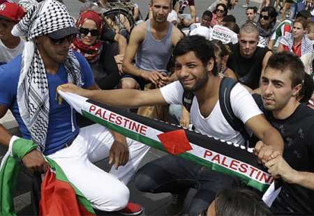 https://storage.bljesak.info/article/210059/450x310/palestina-prosvjed-zastava.jpg