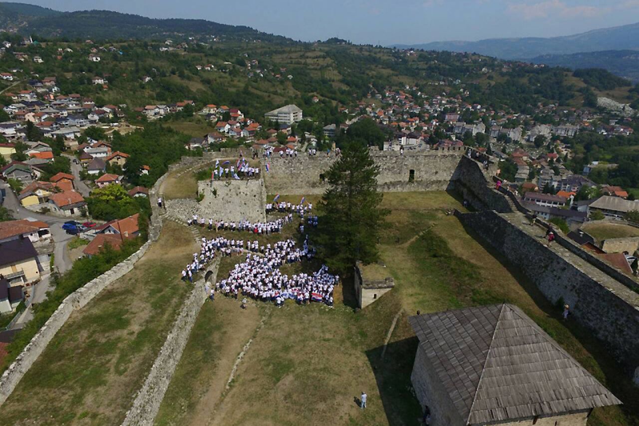 Više od 1.000 mladih na zajedničkom Hodočašću Mladeži HDZ BiH i Mladeži HDZ RH u Jajcu