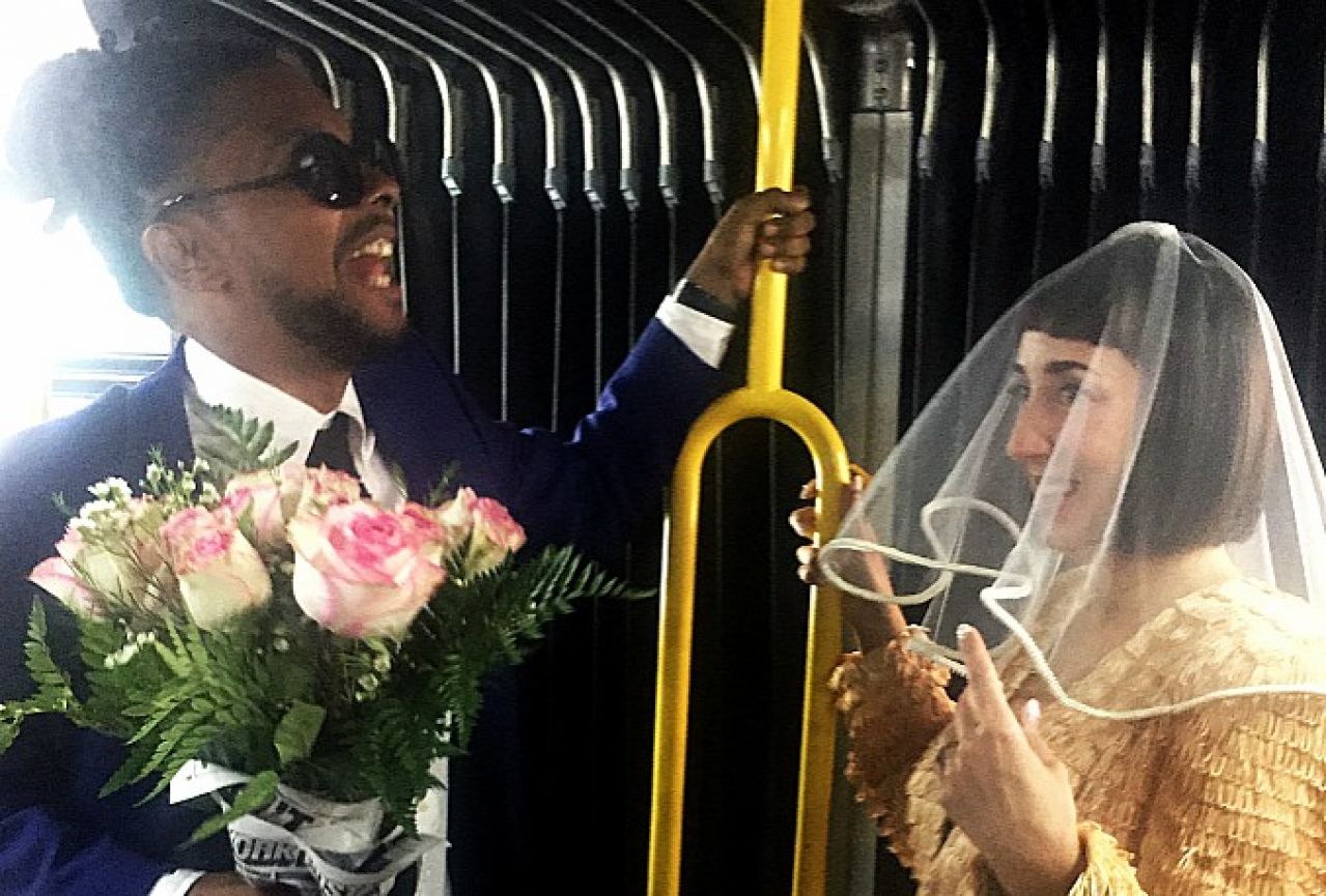 Vjenčali se u autobusu u kojemu su se upoznali
