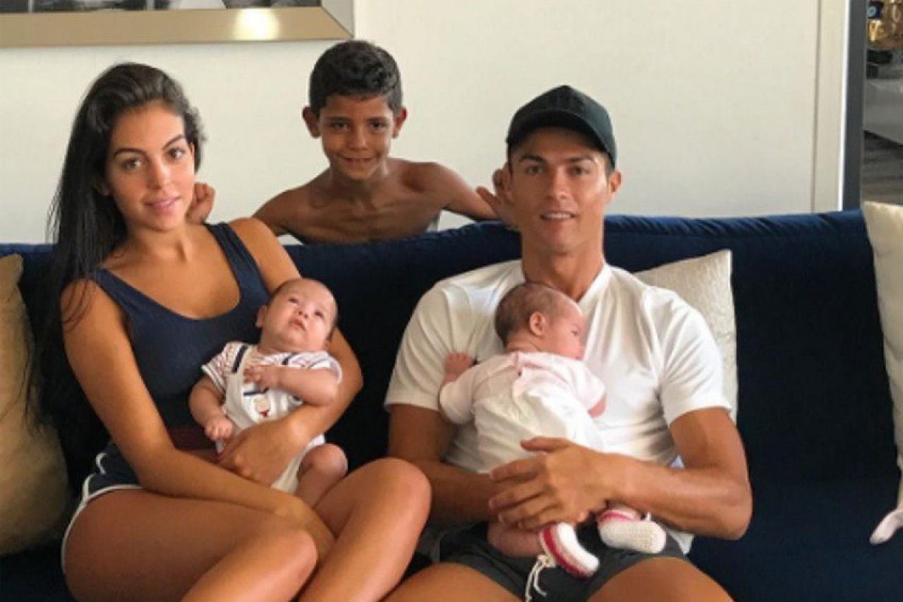 Ronaldo objavio prvu obiteljsku fotografiju s Georginom i troje djece