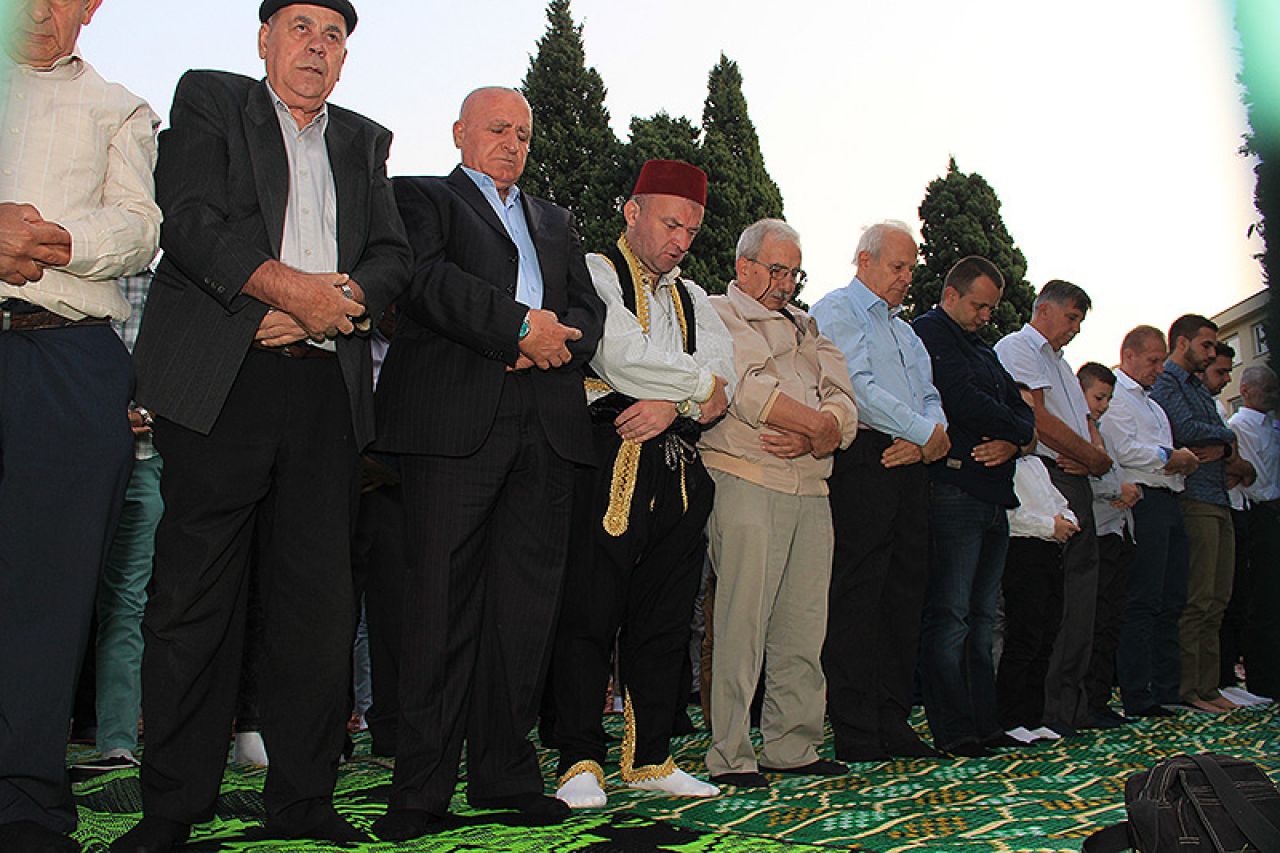 Mostar: Bajram namaz klanjan u 150 džamija i mesdžida
