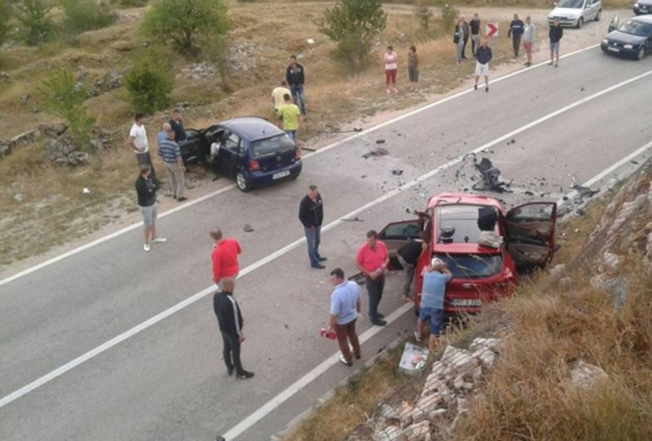 Tomislavgrad: U teškoj prometnoj nesreći ozlijeđene tri osobe