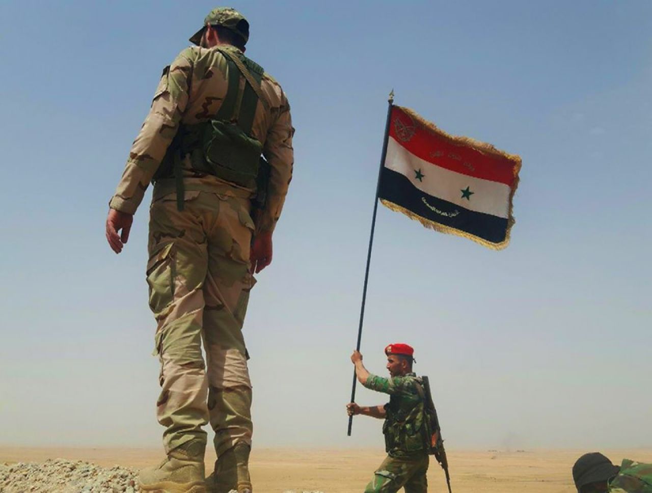 Sirijska i ruska vojska razbili trogodišnji ISIL-ov obruč oko udaljenog grada Deir er-Zora