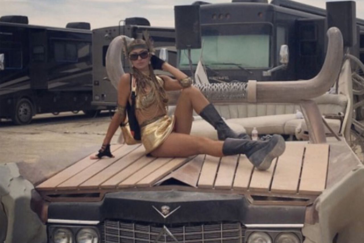Paris Hilton je zvijezda pustinjskog 'Burning Man Festivala'