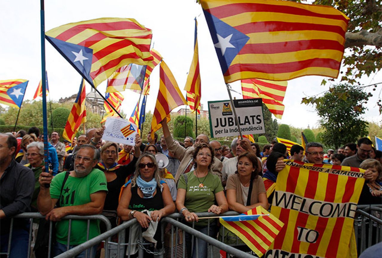 Španjolska će podnijeti kaznene prijave protiv članova katalonskog parlamenta