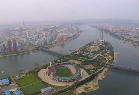 https://storage.bljesak.info/article/211529/450x310/pjongjang-panorama-stadion.jpg