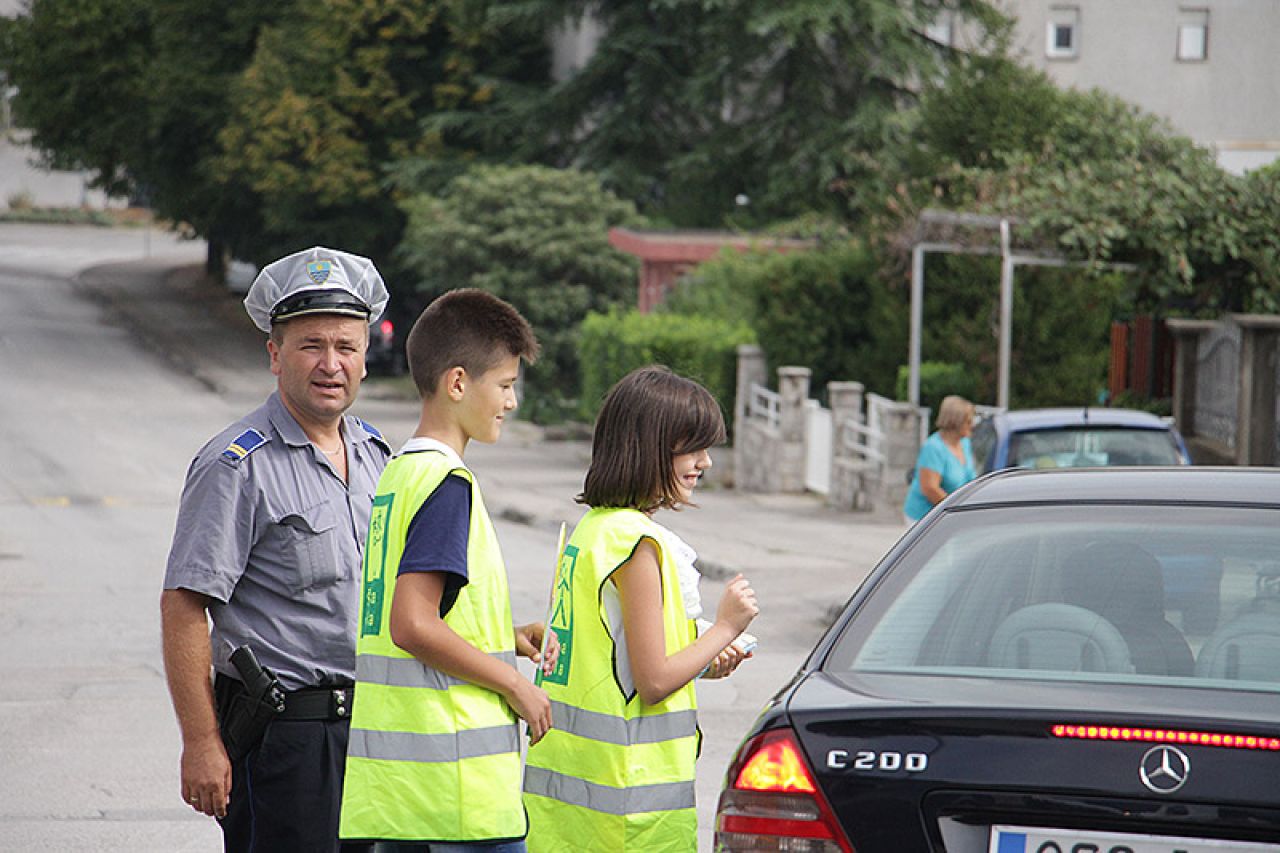 Mostar: Osnovci učili vozače o prometnoj kulturi