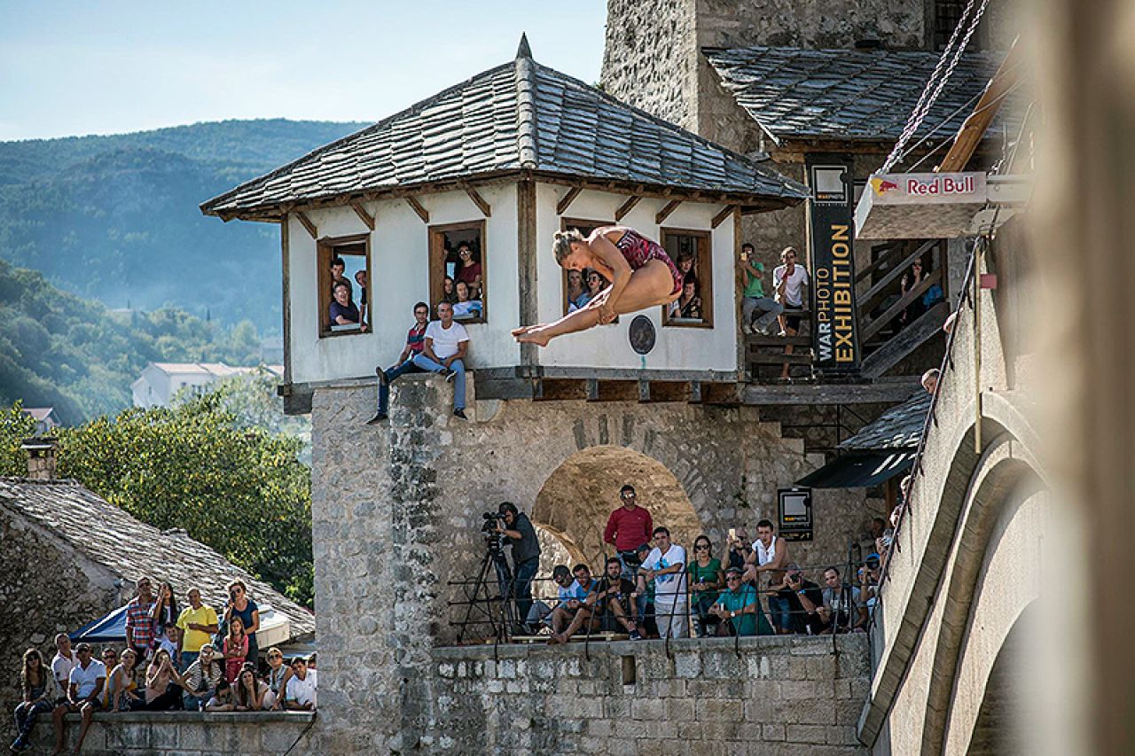 Pogledajte video vodič kroz Red Bull Cliff Diving natjecanje u Mostaru