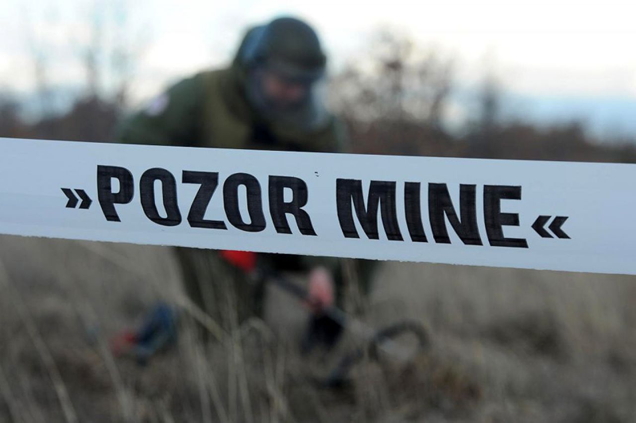 Izvlačeći drva aktivirali minu: Jedna osoba poginula, druga ozlijeđena