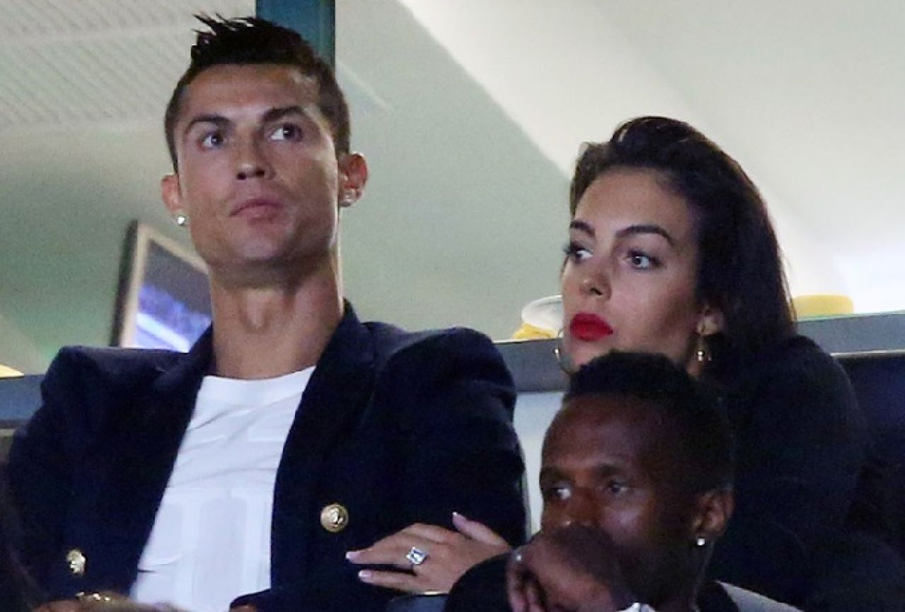 Ronaldo svojoj ljubljenoj Georgini poklonio zaručnički prsten