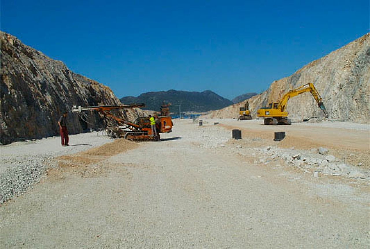 Šantić: Iako ima sredstava, izgradnja autoceste u Hercegovini je usporena