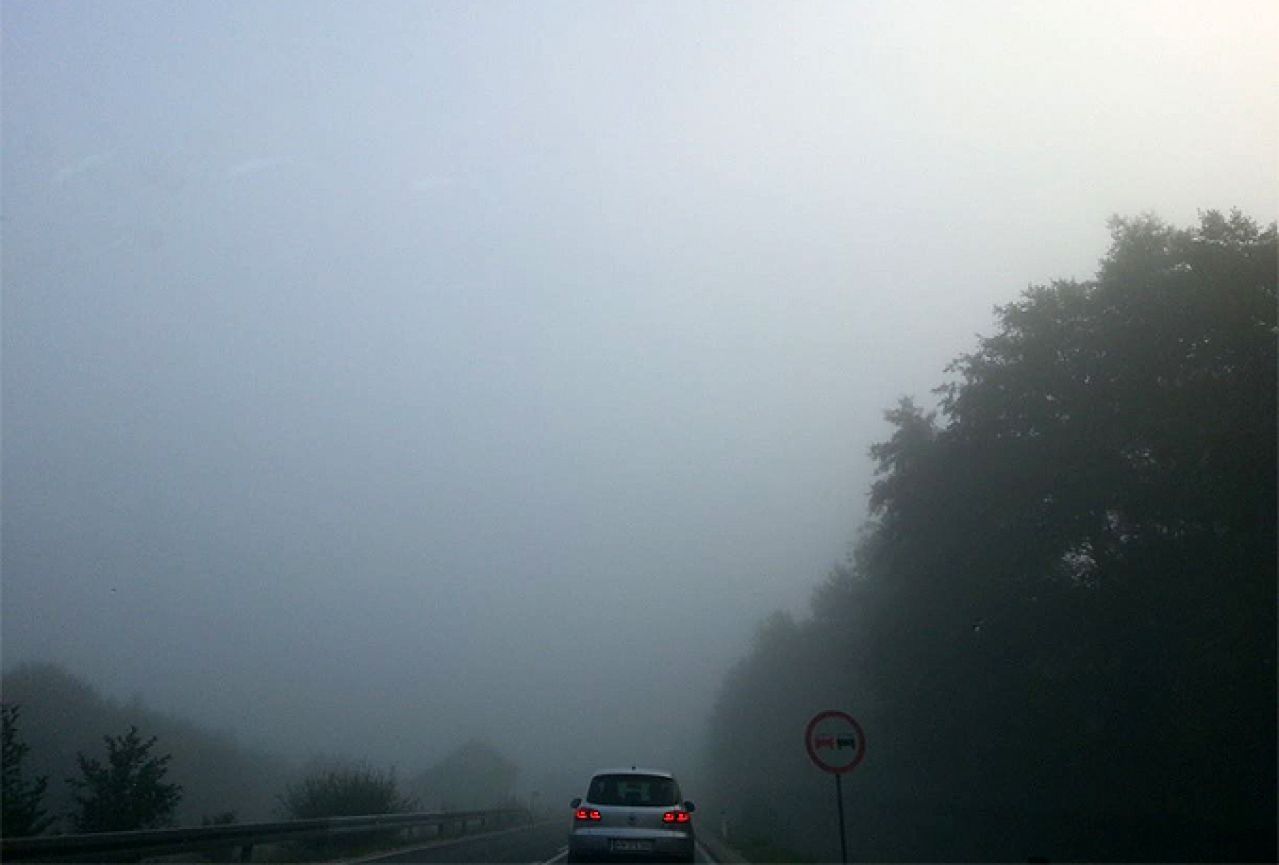 Magla smanjuje vidljivost na cesti Mostar-Sarajevo