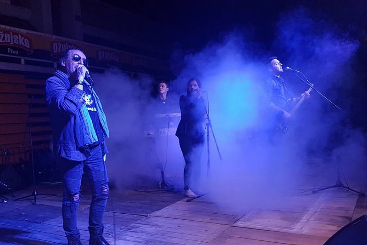 Spektakularan nastup Željka Bebeka na humanitarnom koncertu u Novom Travniku