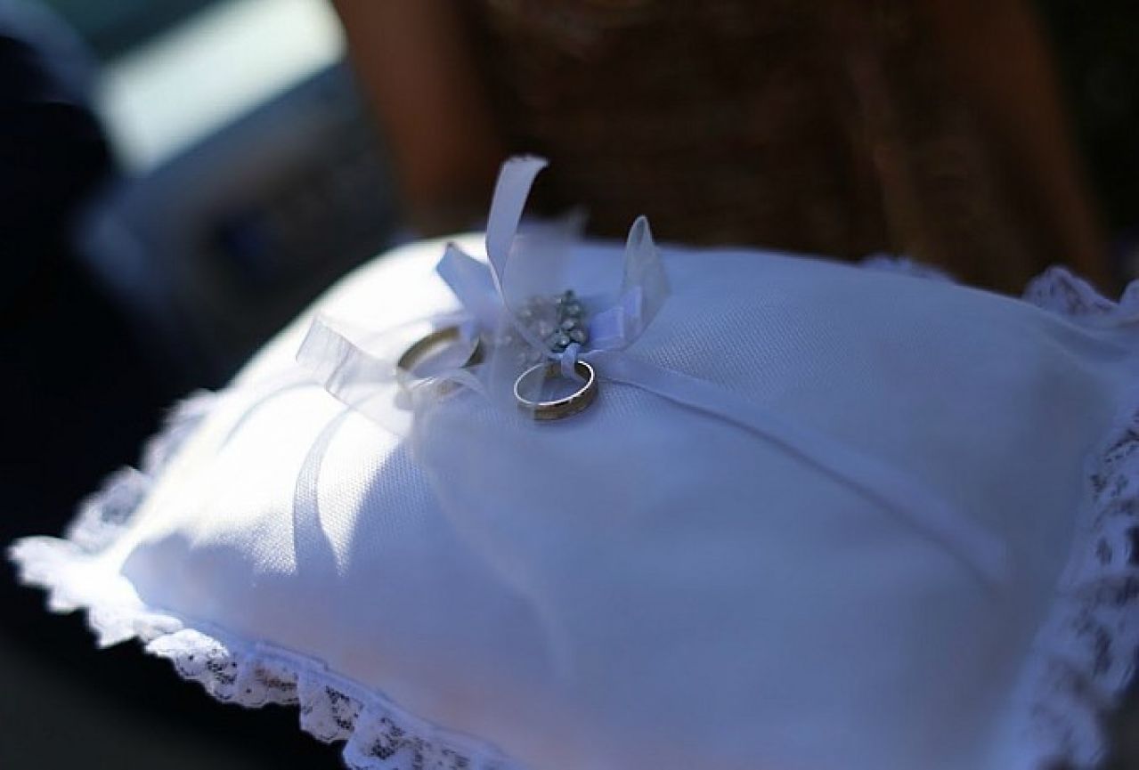 Trebinje: Grad će davati do deset tisuća KM parovima koji se vjenčanju