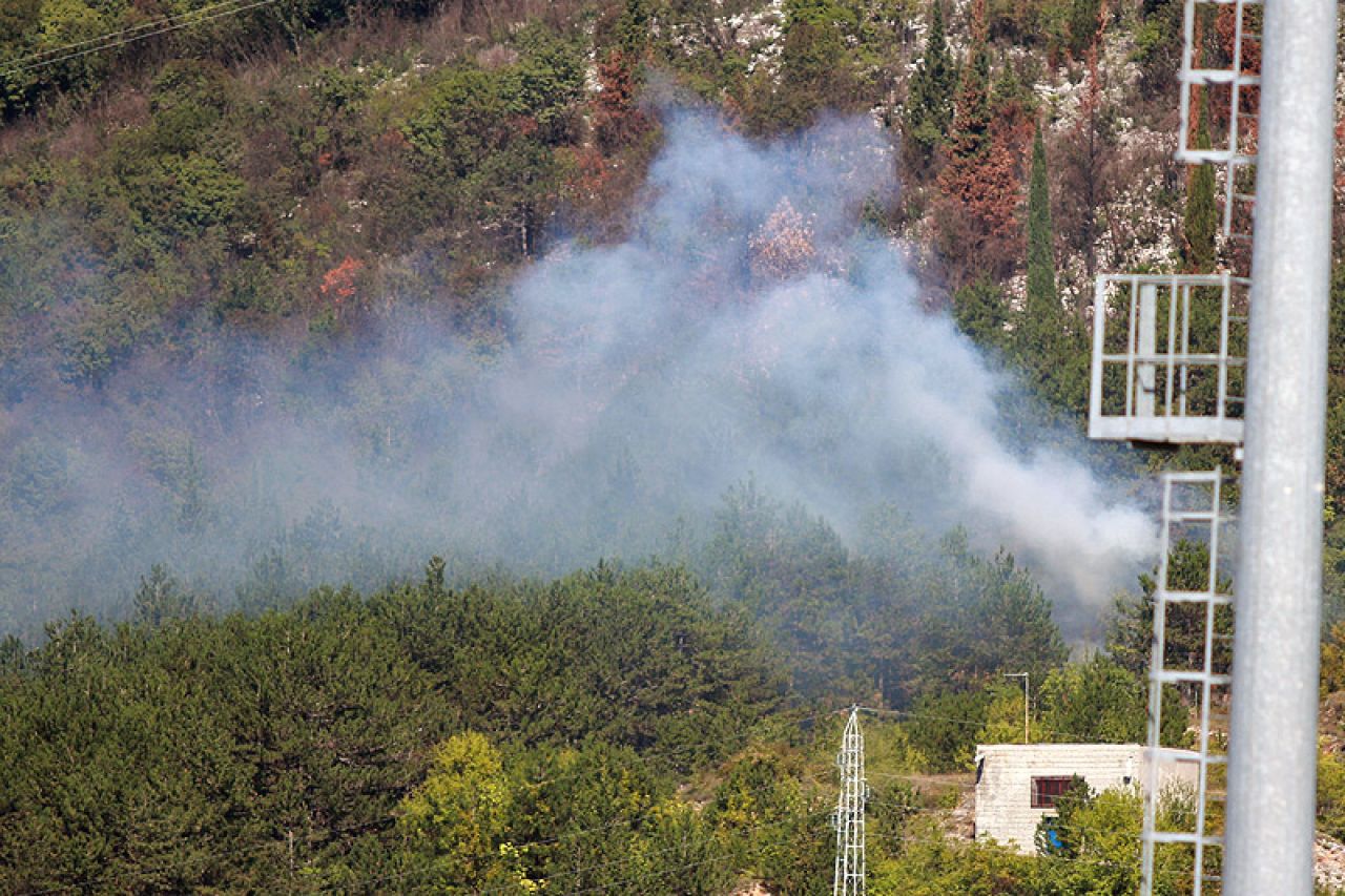 Široki Brijeg: Požar na Bošnjakovom brdu