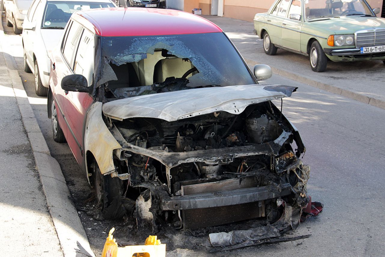Mostar: U Zaliku i Donjoj mahali izgorjeli automobili