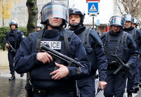 https://storage.bljesak.info/article/214338/450x310/francuska-policija-puske.jpg