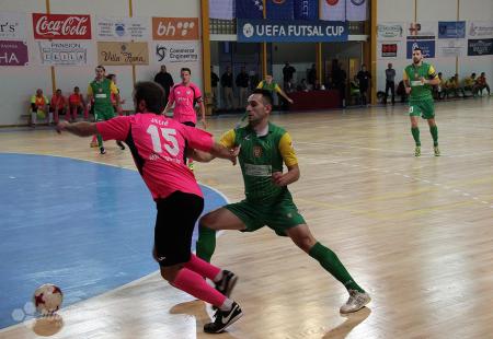 https://storage.bljesak.info/article/217015/450x310/Futsal-staklorad-centar2.jpg