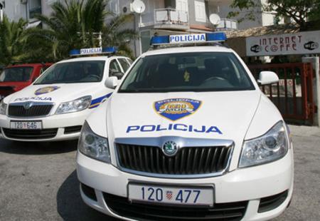 https://storage.bljesak.info/article/218717/450x310/hrvatska-policija.jpg