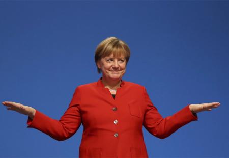 https://storage.bljesak.info/article/224119/450x310/Merkel-ruke-sefica.jpg