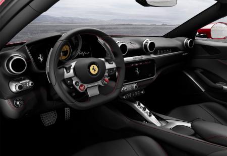 https://storage.bljesak.info/article/224580/450x310/Ferrari-unutra.jpg
