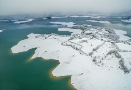 https://storage.bljesak.info/article/224901/450x310/Ramsko-jezero-snijeg-3.jpg