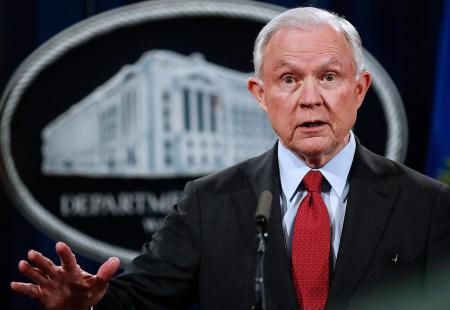 https://storage.bljesak.info/article/225159/450x310/Jefferson-Sessions.jpg