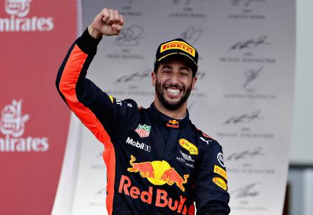 https://storage.bljesak.info/article/227353/450x310/Daniel-Ricciardo-pobjeda.jpg