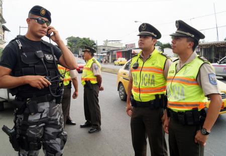 https://storage.bljesak.info/article/230282/450x310/Ekvador-policija.jpg