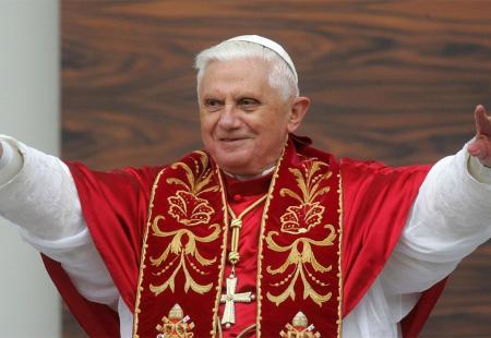 https://storage.bljesak.info/article/233015/450x310/papa-Benedikt-XVI..jpg