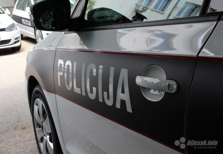 https://storage.bljesak.info/article/237855/450x310/Policija-auto-muphnkz.jpg