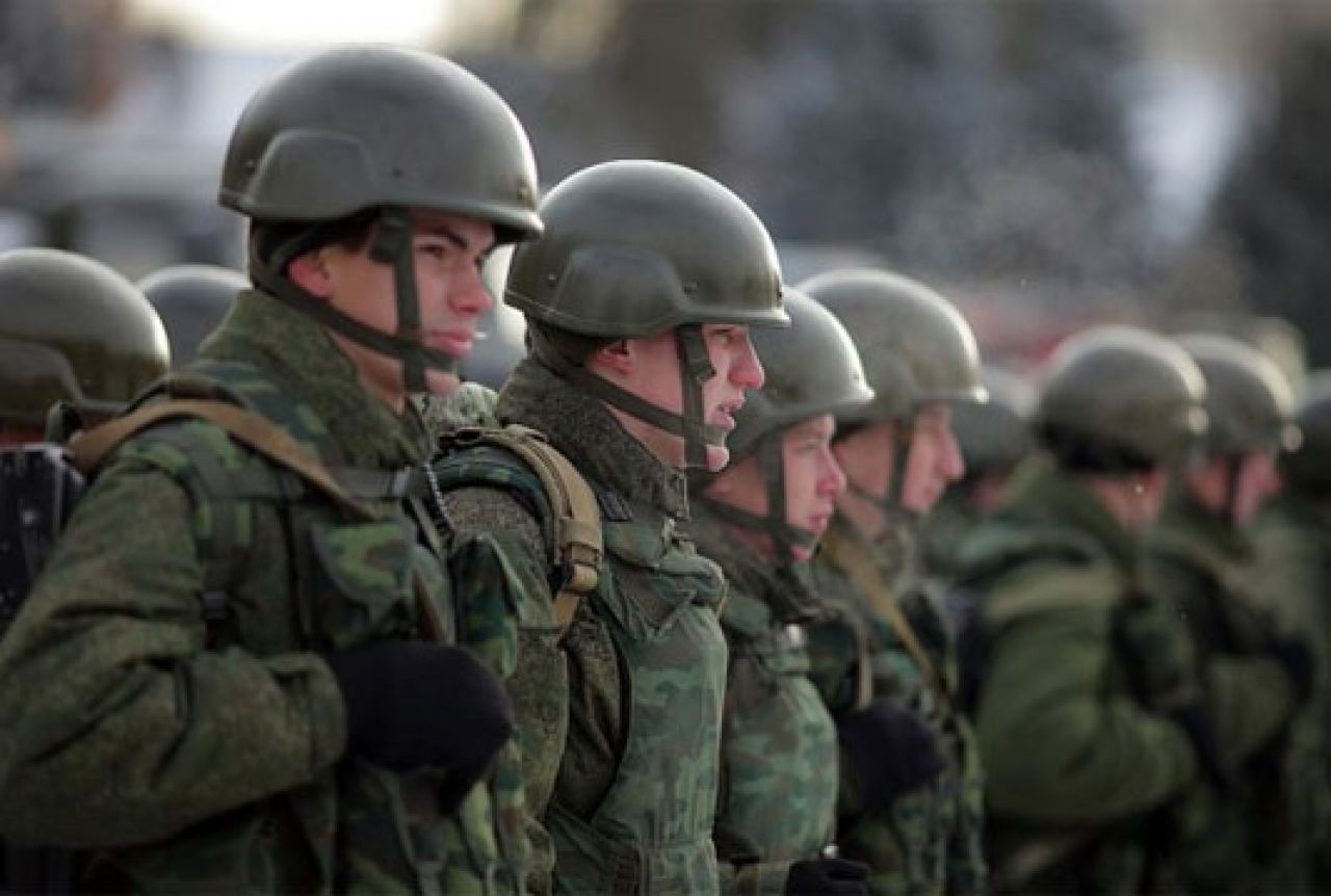 Видео много солдат. Защита России. Приволжский военный. Солдатня.